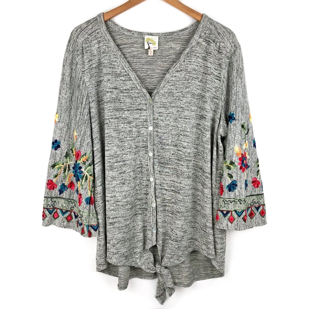 Fig & Flower | Buttoned Embroidered Sleeve Tunic